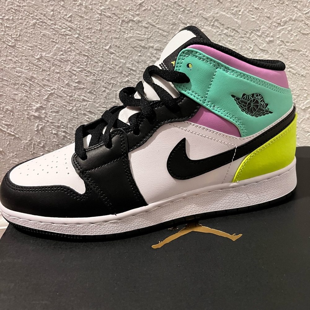 These are Air Jordan mids. They are 7y in boys but will fit 8 in women Brand NEW